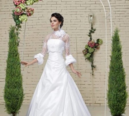 Decorações para um vestido de noiva com uma ilusão