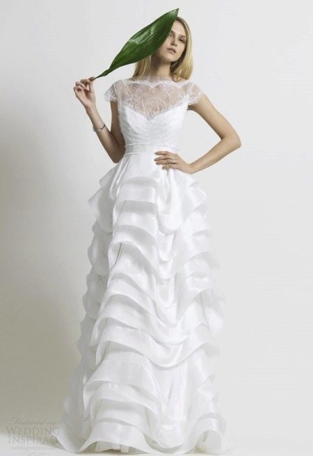 Gaun pengantin dengan bahagian atas tipis tertutup