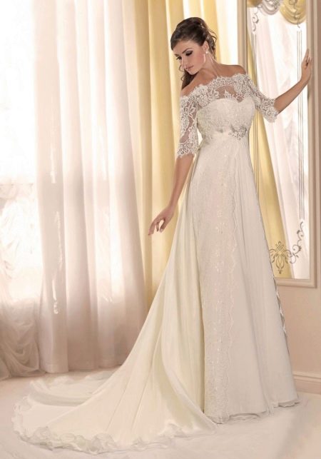 Ampīra stila kāzu kleita ar īsām mežģīņu piedurknēm