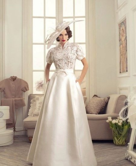 Vintažinė vestuvinė suknelė su gipiūriniu viršumi