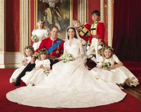 Kate Middleton zárt hátú esküvői ruha