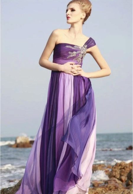 Lilac, purple at lavender sa isang evening dress