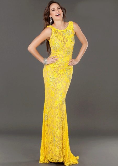 Gaun malam lace kuning