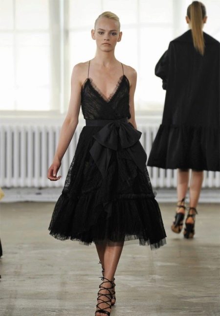 Gaun midi hitam lace petang