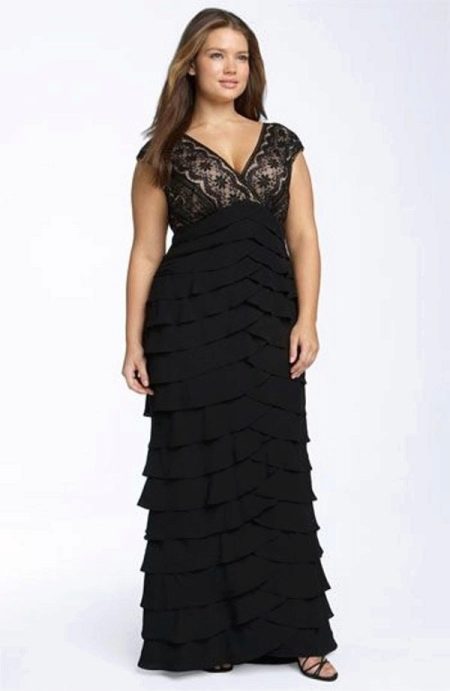 Вечерна рокля за пълнички черни с многослойна пола