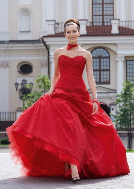 Rotes Hochzeitskleid