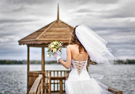 Lace-up corset wedding dress
