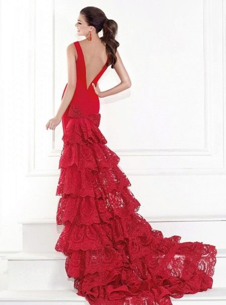 Gaun malam duyung merah dengan lace belakang