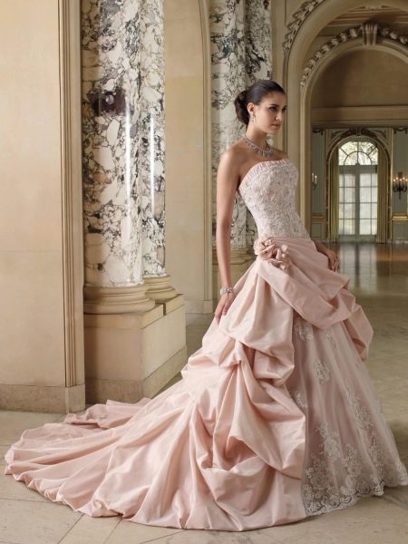 Menyasszonyi ruha rózsaszín fűzővel