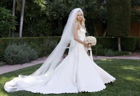 فستان زفاف افريل لافين