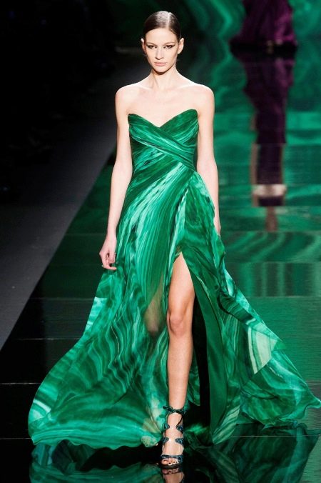 Βραδινό φόρεμα με πράσινο σκίσιμο