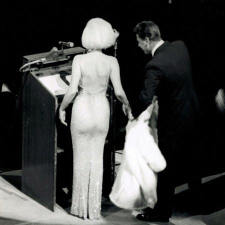 Marilyn Monroe suknia z odkrytymi plecami