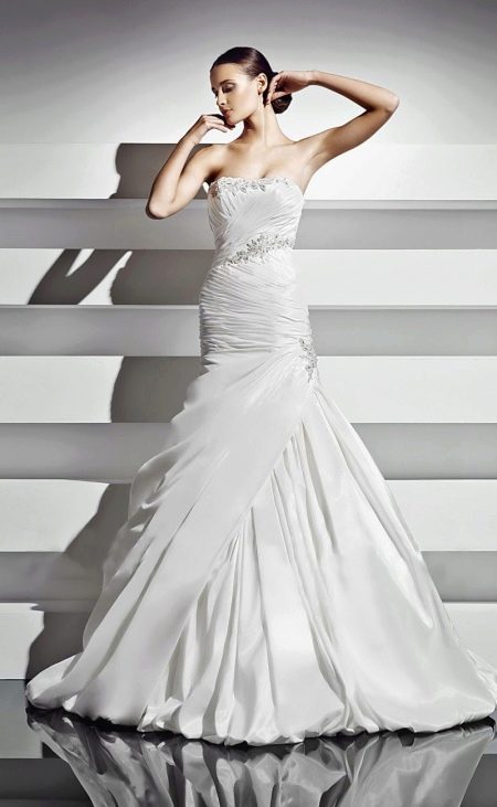 Gaun pengantin dengan gorden oleh Amur Bridal