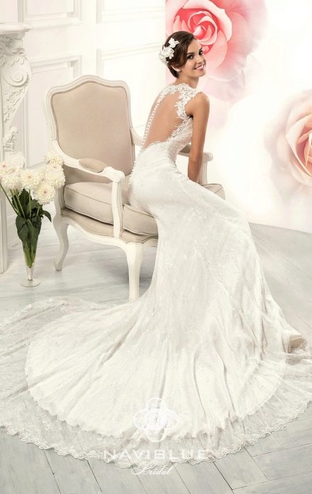 Mermaid menyasszonyi ruha nyitott háttal a Naviblu márkától