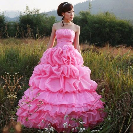 Hot rosa bröllopsklänning