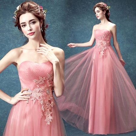 Bridesmaid look for a pink wedding dress