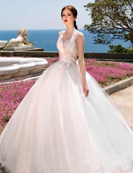 Svadobné šaty s čipkou od Gabbiano
