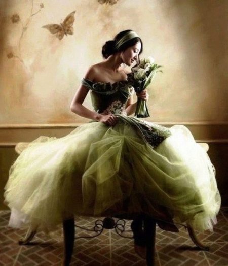 Gaun pengantin hijau bengkak