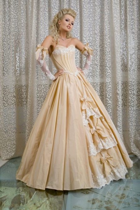 Gaun pengantin yang megah