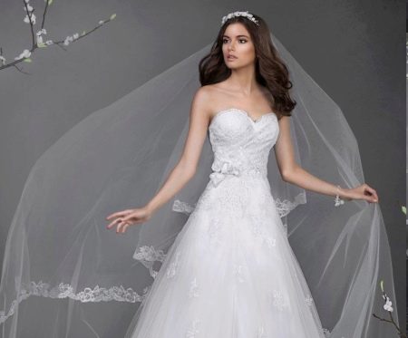 Gaun pengantin dengan diadem