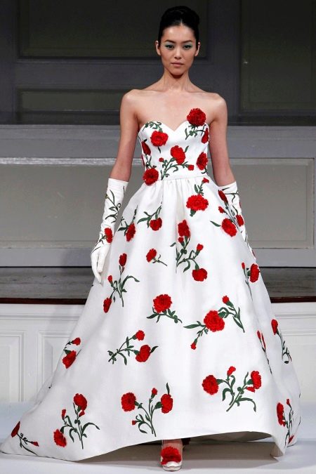 Wedding dress with red roses