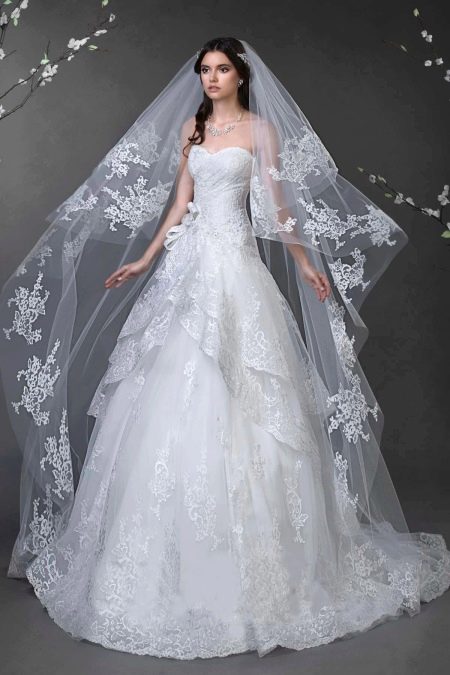 Vestuvinė suknelė su šydu