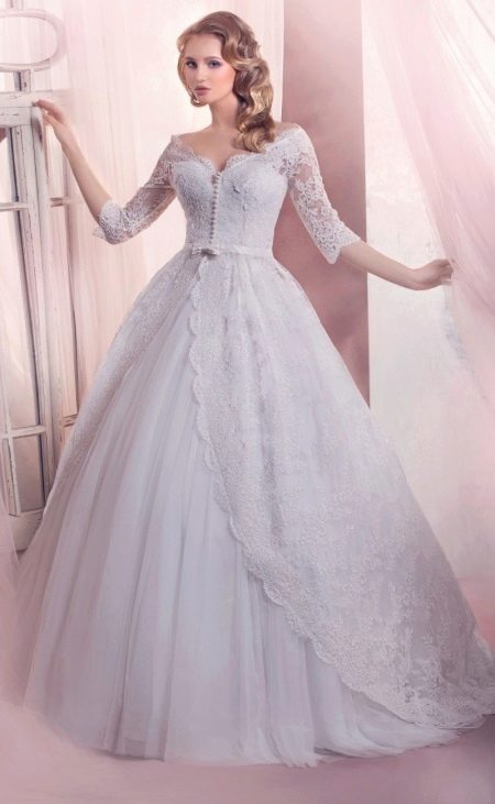 Napihnjena poročna obleka z rokavi v stilu princeske