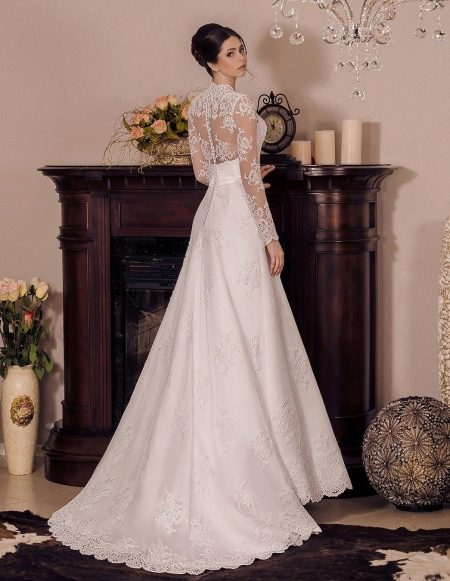 Vestido de novia con espalda de encaje de Victoria Karandasheva