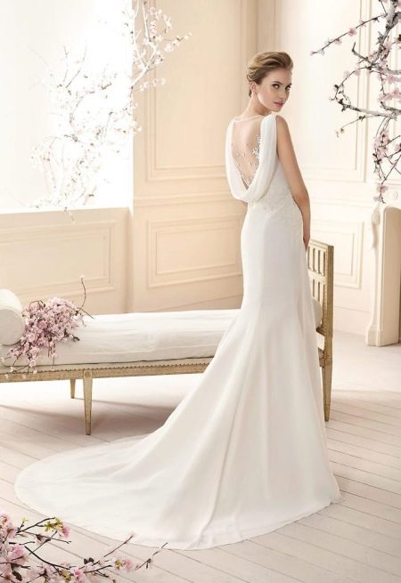 Elegantes Brautkleid mit offenem Rücken und Schleppe
