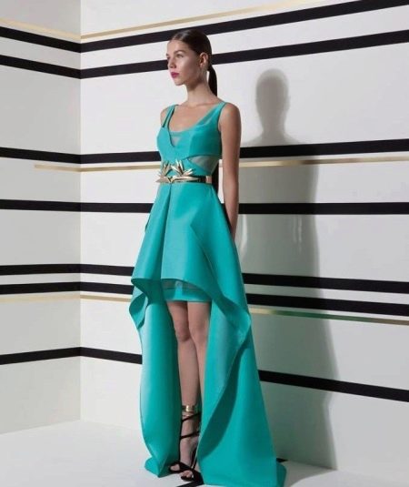 Gaun malam berwarna turquoise pendek di hadapan panjang di belakang