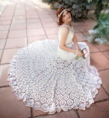 Háčkované pletené svatební šaty s vlečkou