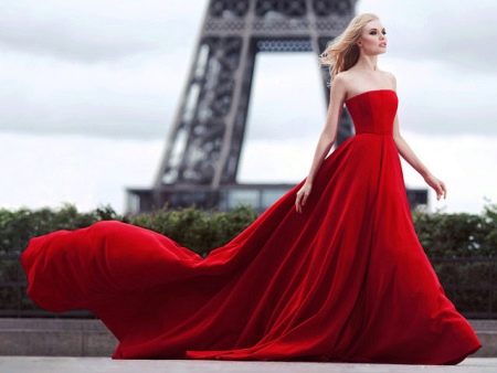 Krásné červené večerní šaty