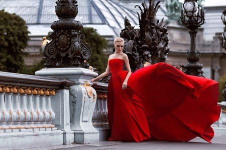 Schönes rotes Abendkleid