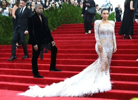 Abendkleid aus offener Spitze Kim Kardashian