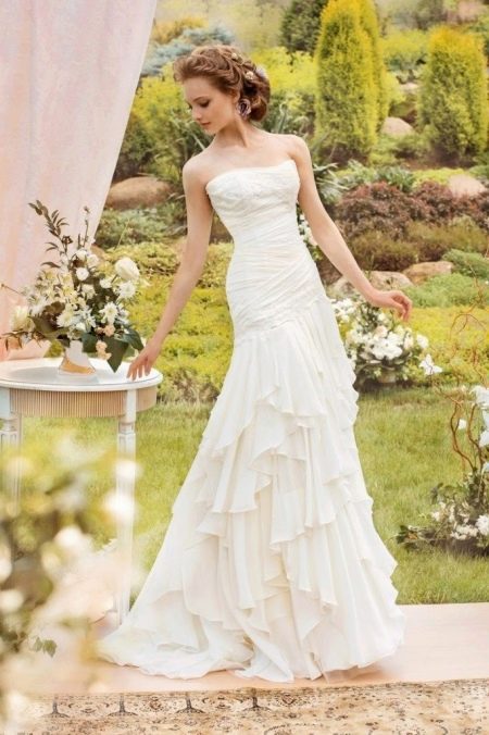 Gaun pengantin dengan rok berlapis dari Papilio