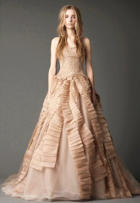 Svadobné šaty od Vera Wong z áčkovej kolekcie 2012