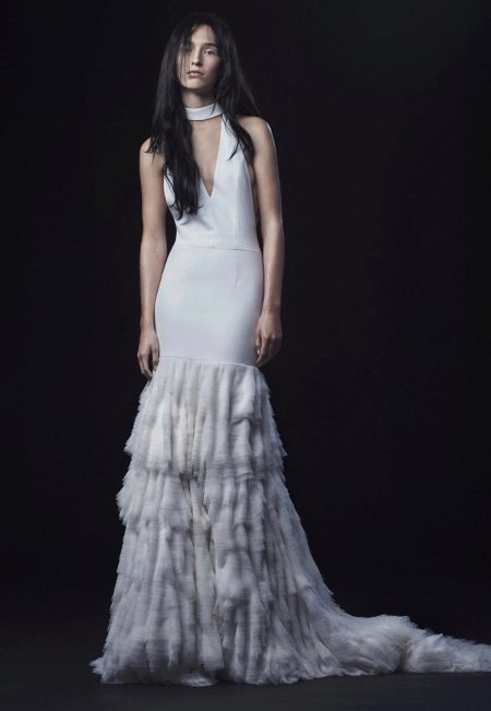 Gaun pengantin dari Vera Wong 2016 dengan ruffles