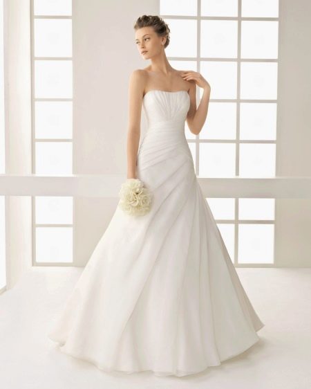 Baltas kāzu kleitas izvēle pēc krāsas veida