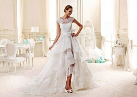 Vestido de noiva simétrico com cauda