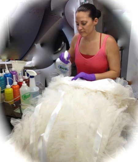 Flecken aus einem Brautkleid entfernen