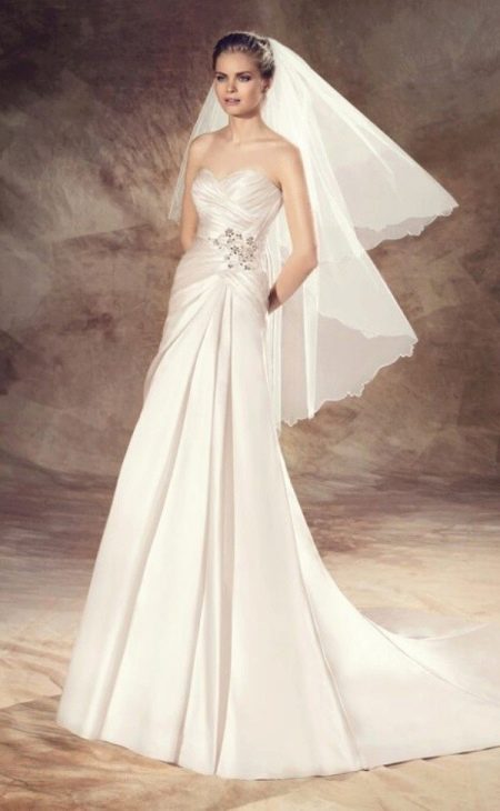 Wedding dress from Avenue Diagonal with train