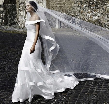 Váy cưới của alessandro angelozzi có mạng che mặt