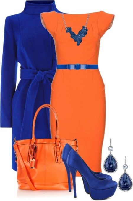 Oranges Kleid mit Blau