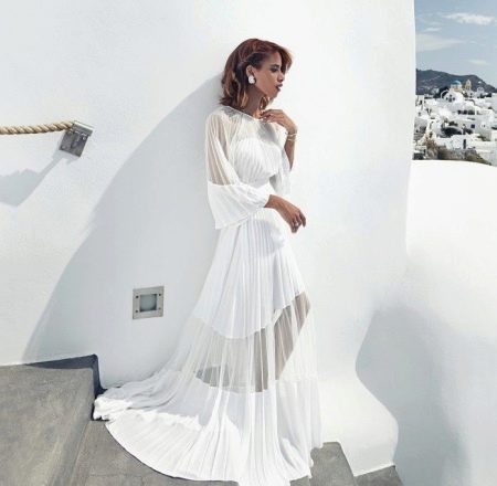 Balta šifono suknelė