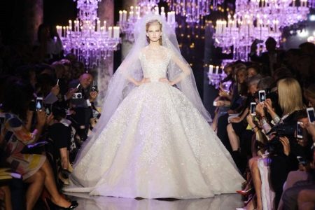 El vestit de núvia d'Elie Saab és molt exuberant