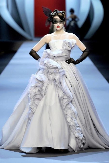 Bujna poročna obleka Dior