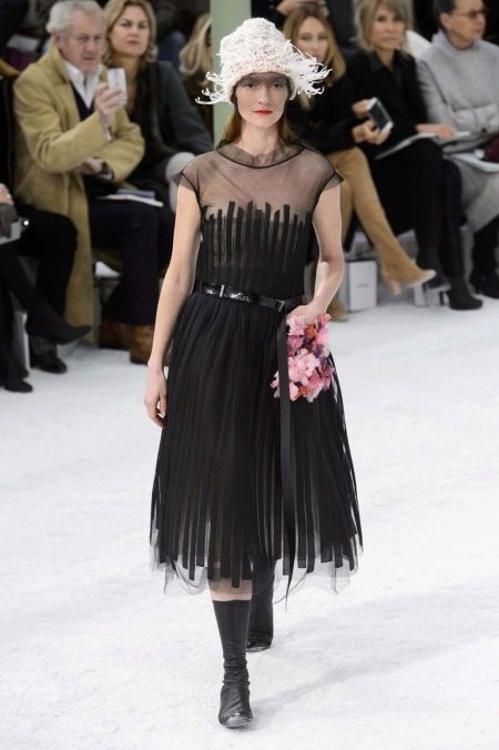 Sukienka koktajlowa Chanel w stylu retro