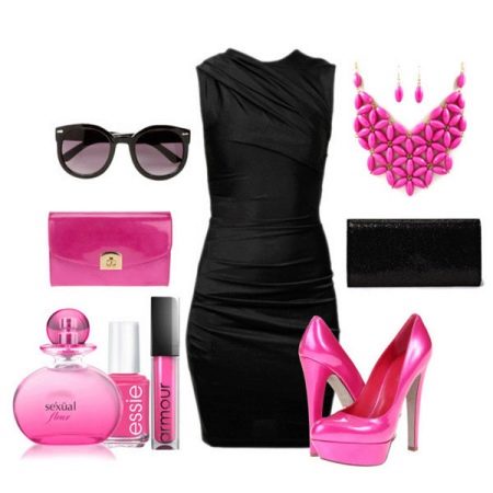 Gaun hitam dengan aksesori merah jambu
