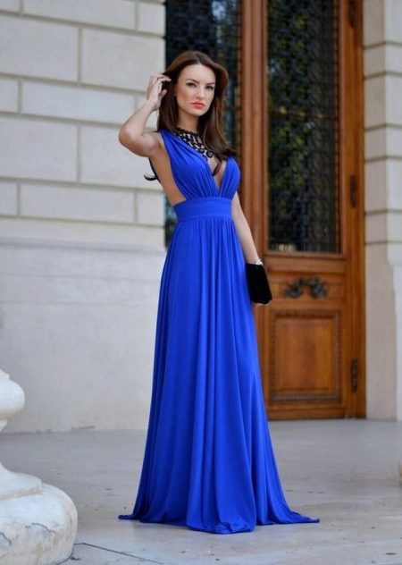 Ryškiai mėlyna suknelė iki grindų