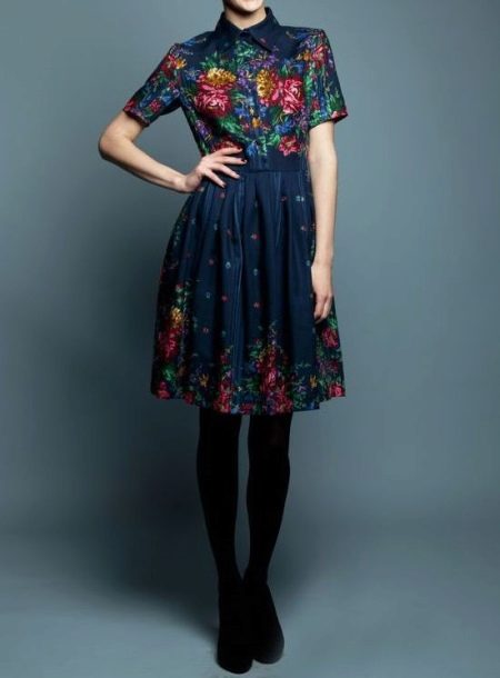 Trumpa rusiško stiliaus suknelė